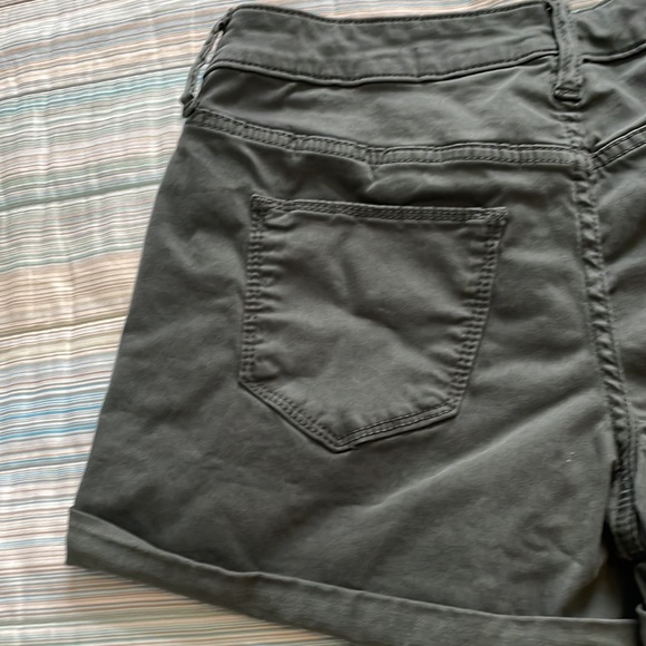 Universal Thread Olive Shorts Sz2 - Picture 4 of 5